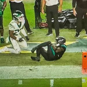 Dolphins’ Tyreek Hill Gruesomely Snaps His Leg, Carted Off In Air Cast vs. Jets on MNF [VIDEO]